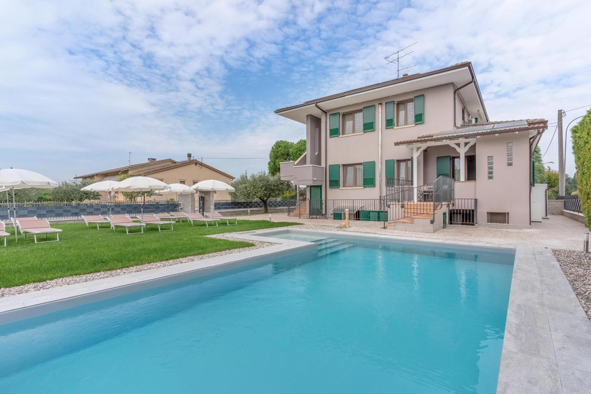 -Free Pool And Parking- Garda House Apartments Castelnuovo del Garda Kültér fotó