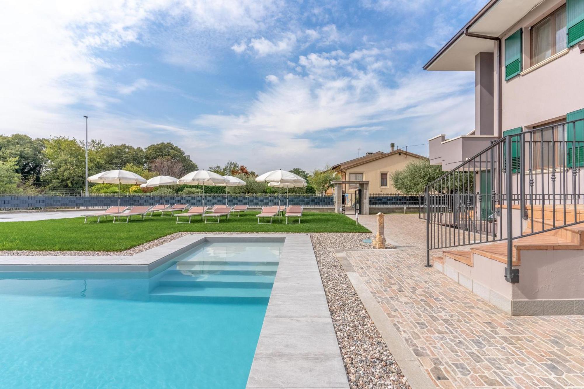 -Free Pool And Parking- Garda House Apartments Castelnuovo del Garda Kültér fotó