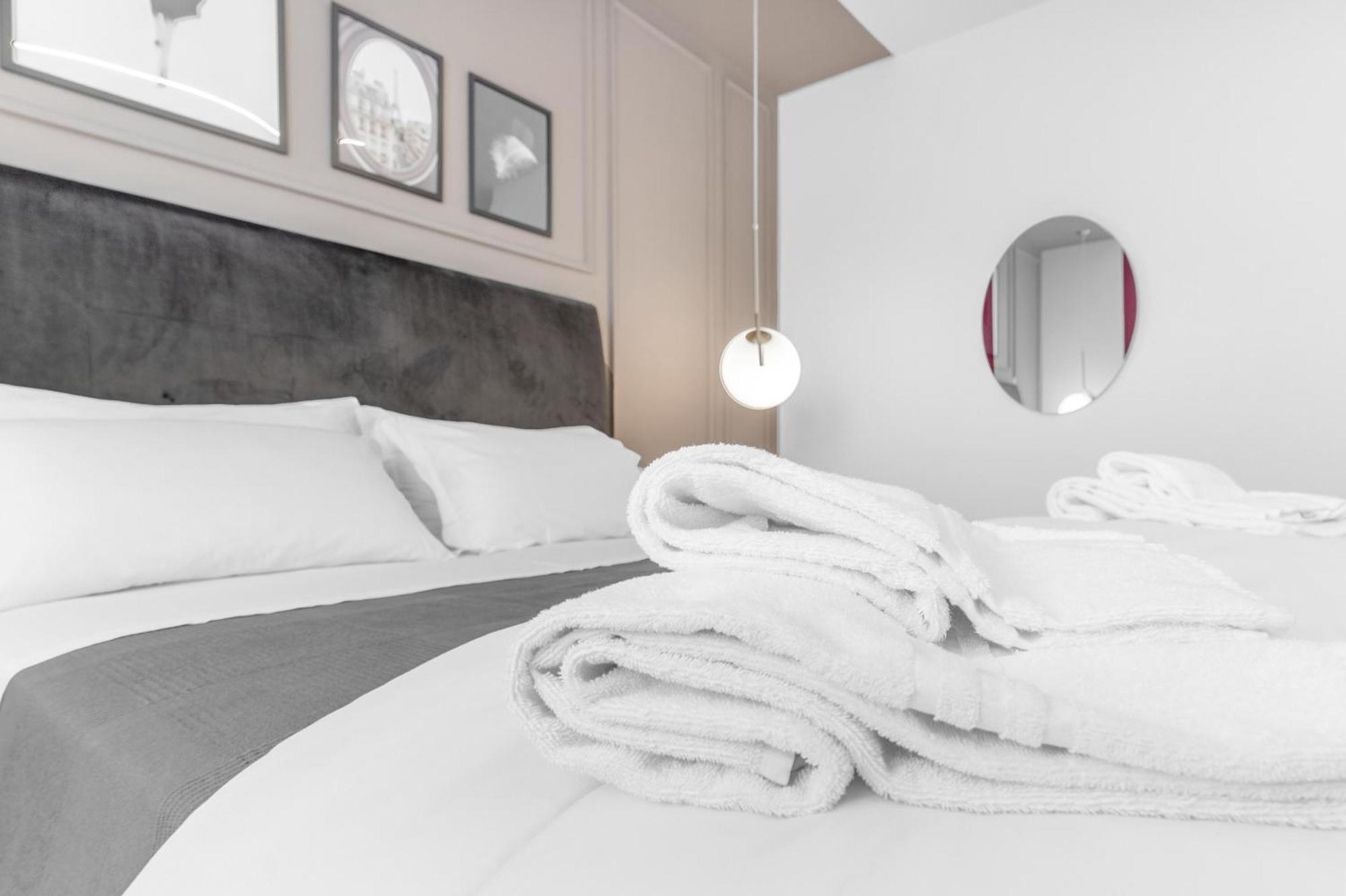 -Free Pool And Parking- Garda House Apartments Castelnuovo del Garda Kültér fotó