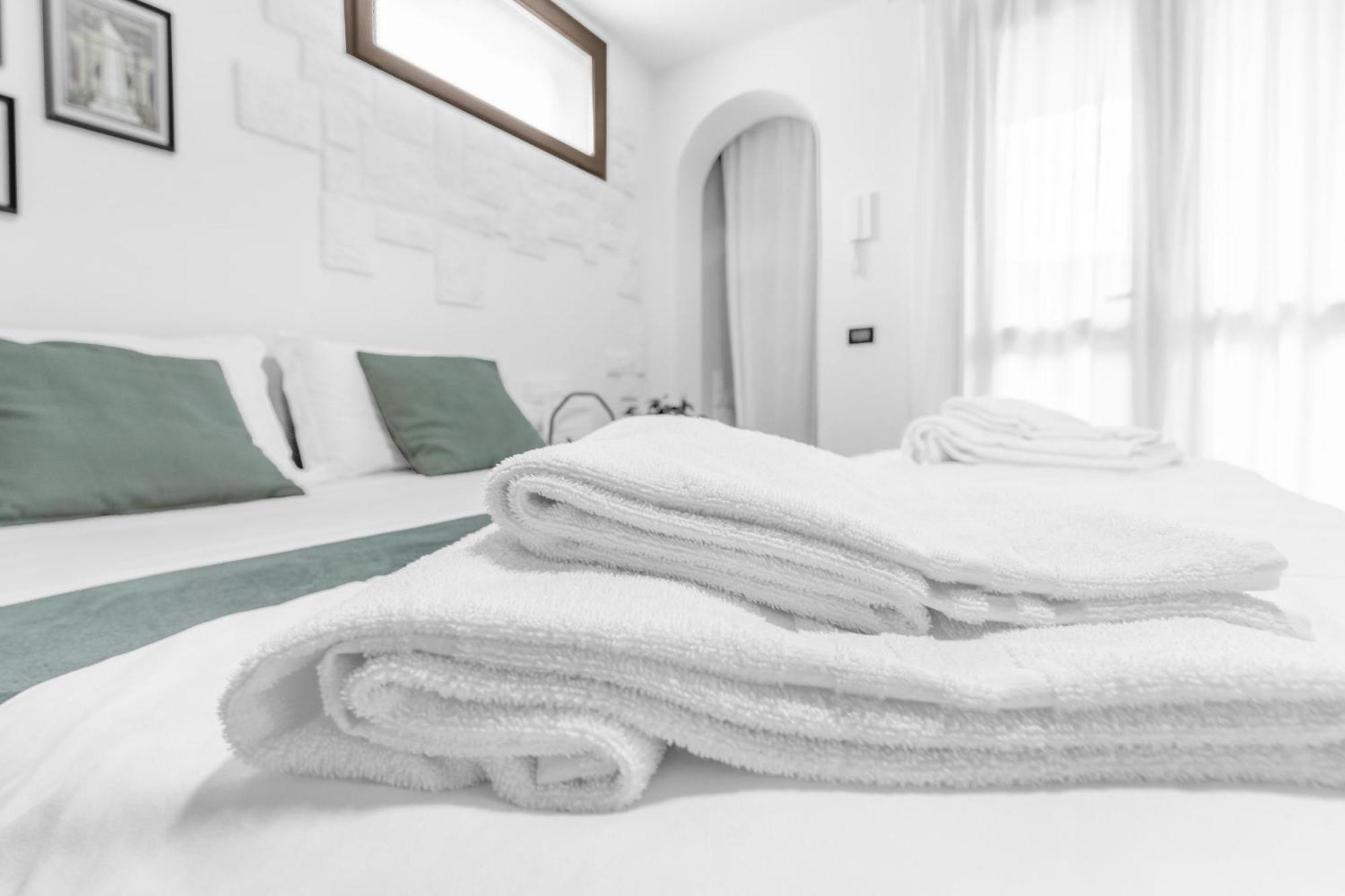 -Free Pool And Parking- Garda House Apartments Castelnuovo del Garda Kültér fotó